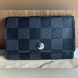 LOUIS VUITTON Like NEW/ Unused 6-Key Holder Damier Graphite Unused + LV Dust Bag